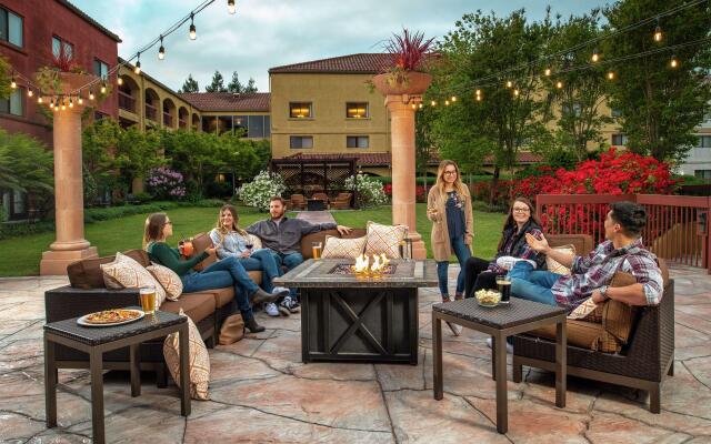 DoubleTree by Hilton Sonoma - Wine Country