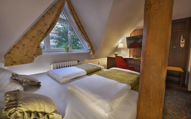 Maximilian Lifestyle Resort