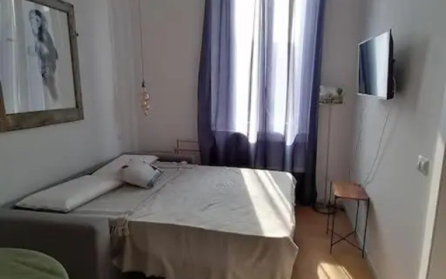 New Cozy Studio 7 Metro Stops To Duomo! (Adults Only)