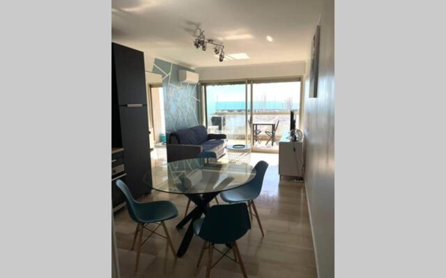 Vue mer port de garavan