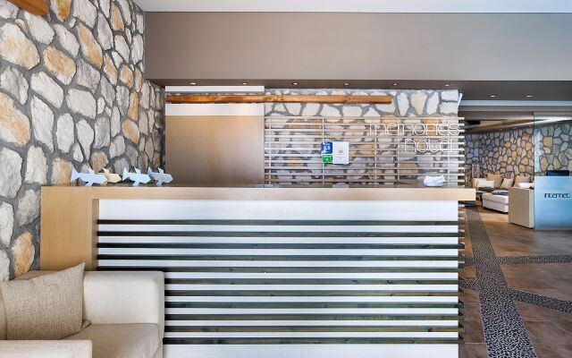 Memories Beach Hotel