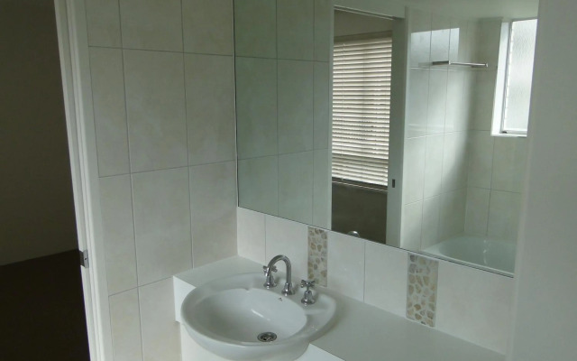 Bayviews & Harbourview Holiday Apartments