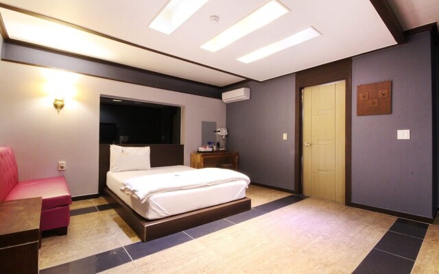 Daegu Dongdaegu Station Leaders