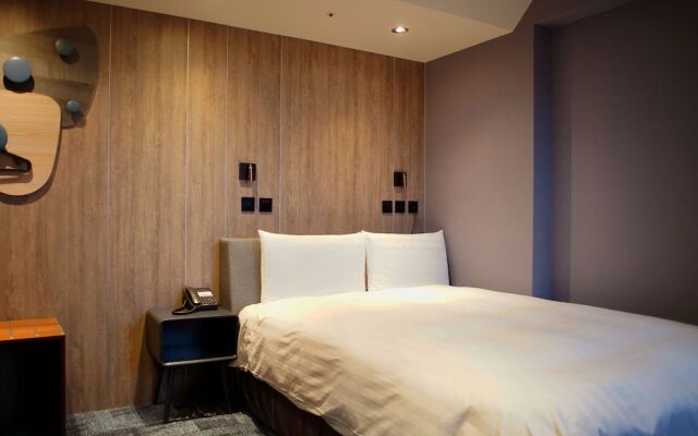 Roaders Plus Hotel Taipei Station