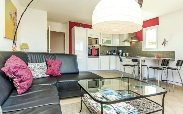 Charming Apartment in Mallemort with Swimming Pool