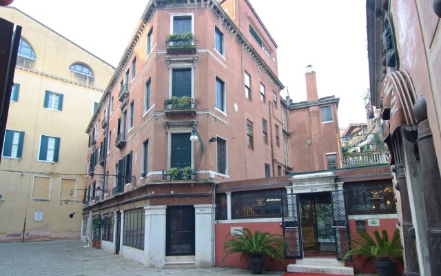 Fenice Apartments in Venice