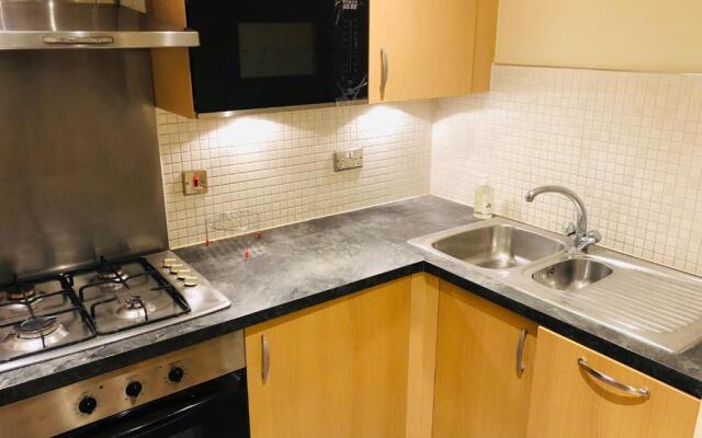 A Modern 2 Bed Luxury Apartment by River Thames