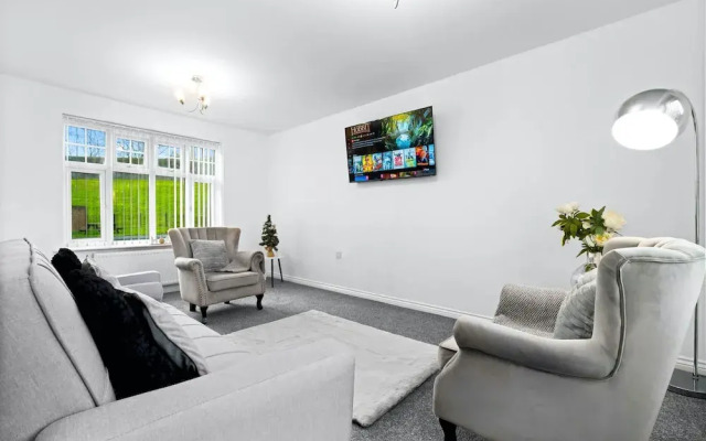 Tipton Escape Haven - 3 Bed House