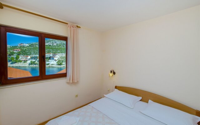 Apartments Toni Sea view