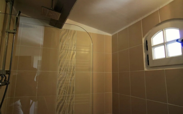 Modern Studio With Terrace, Near the Popular St. Maxime