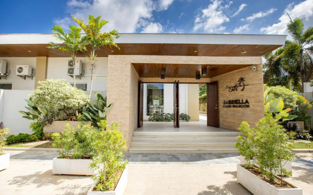 Holiday Suites Hotel & Resort