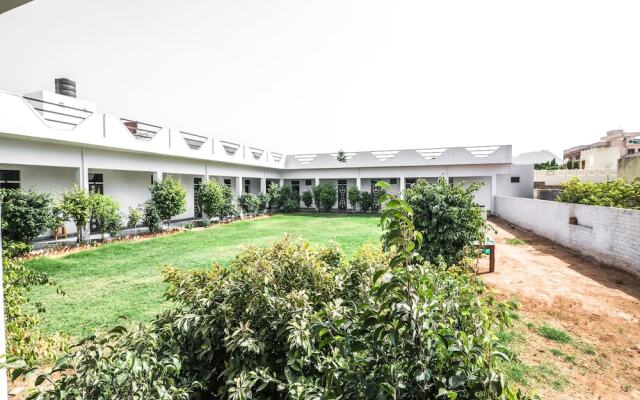 OYO 15243 Hotel Gulab Resort