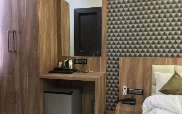Hotel Ratan Royal Inn.