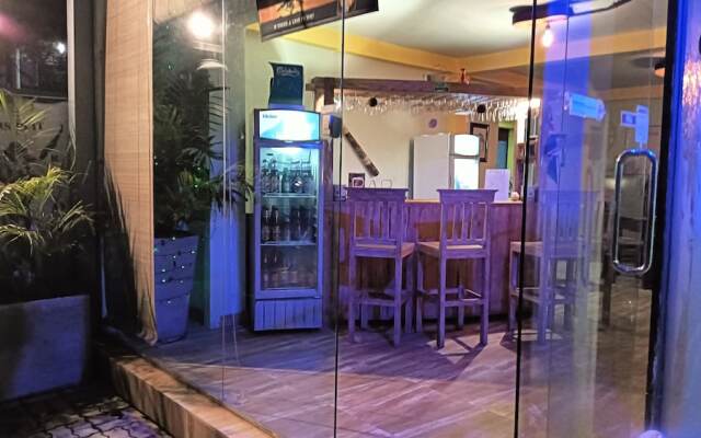 This Is It Airport Hotel and Restaurant