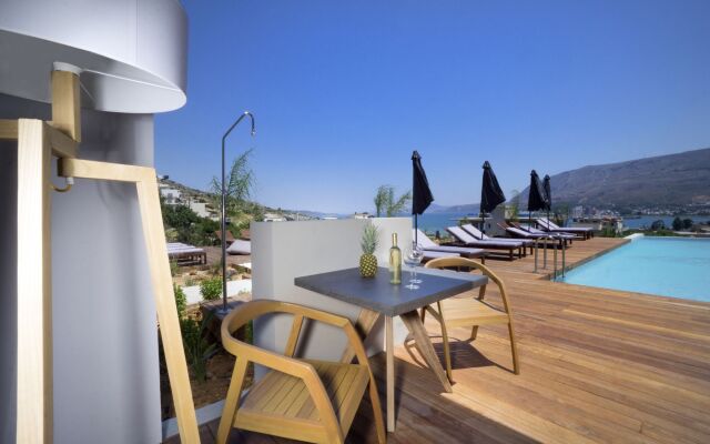 Seametry Luxury Living Apartments Adults Only