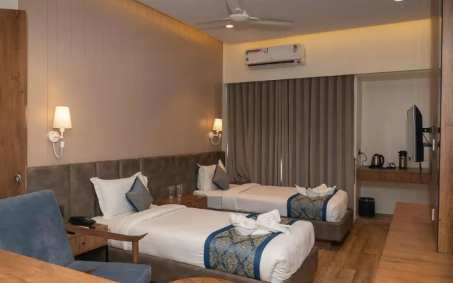 Pinnacle Grand Hotel and Banquets