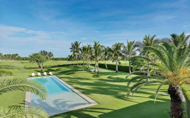 Magnificent 5BR Modern Tropical Villa With Pool