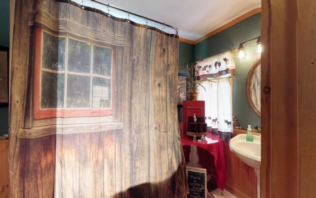 Merry Cabin in the Merry Canyon