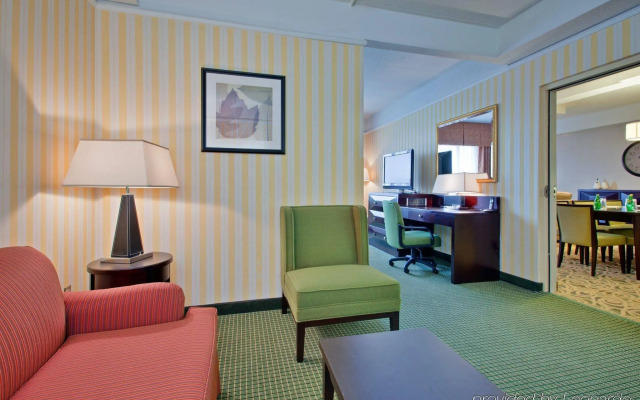 Holiday Inn & Suites Windsor Ambassador Bridge by IHG