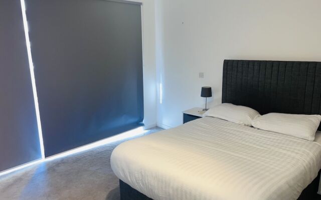 Lovely 1-bedroom With Private Balcony Near Barking