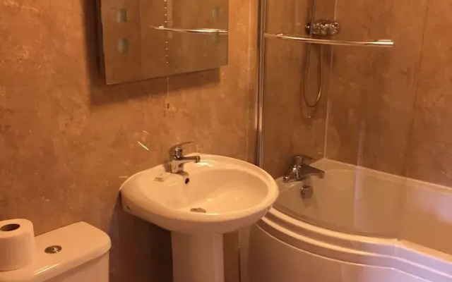 Hazel Lodge 26 with Hot Tub, Newton Stewart