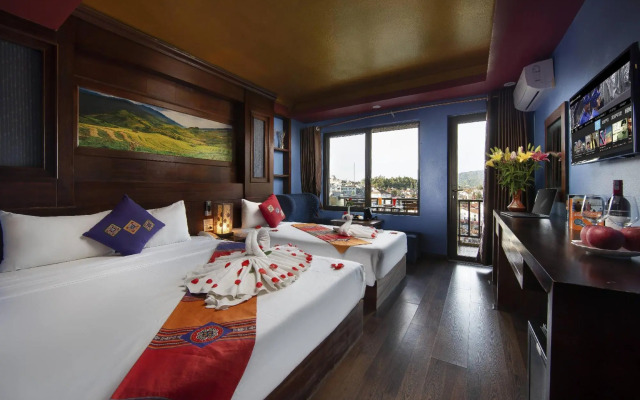 Saparis Hotel