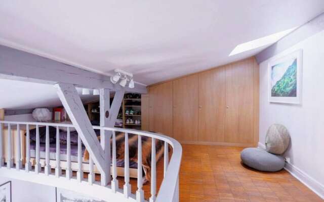 Historic Latin Quarter Loft For Up To 4 Guests