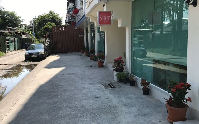 Siam Park Service Apartment