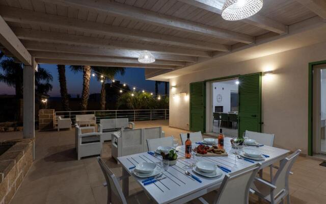 Villa piscina 5 camere 5 bagni spiaggia Ionio m780