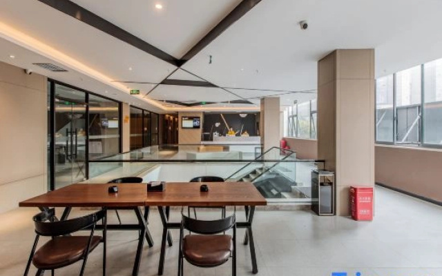 Iu Hotel (Chongqing Yuanjiagang heavy medicine shop)