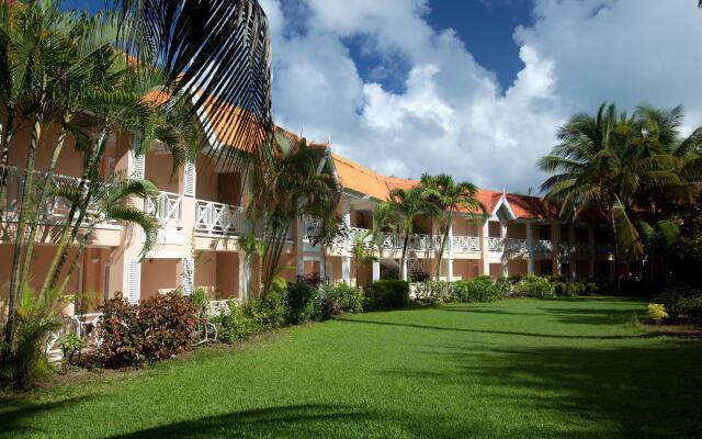 Coco Reef Hotel