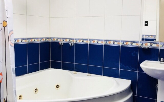 Blue Door Housing Modern Quito - Hostel