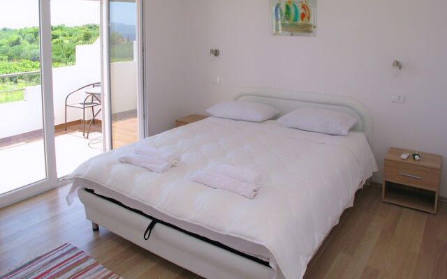 A2 - Modern apt With Balcony, sea View & Parking