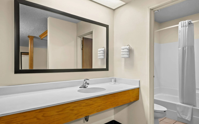 Super 8 by Wyndham Watertown WI