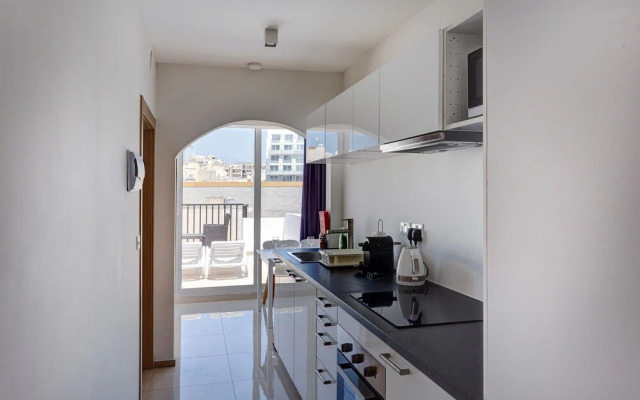 Cosy 1BR Penthouse With Terrace, Great Location