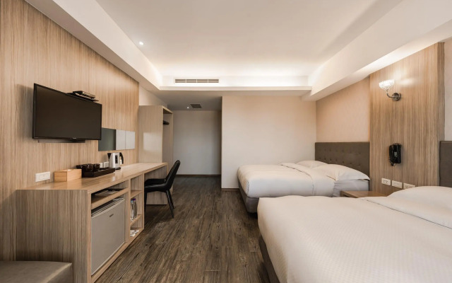 The Riverside Hotel International