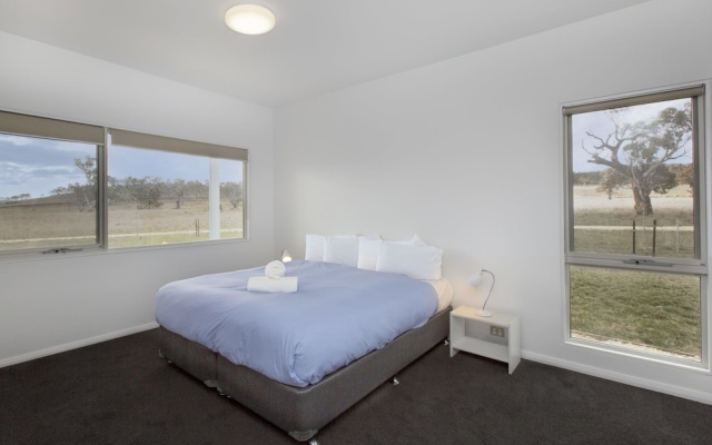 Manna Tree Farm -modern home with majestic views in stunning countrysi – Guest Rooms – Jindabyne