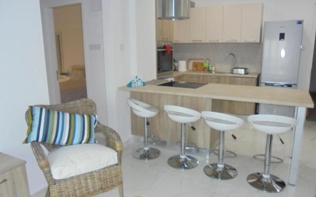 Kermia Court - Beach-front, modern 2 bedroom -sleeps 6