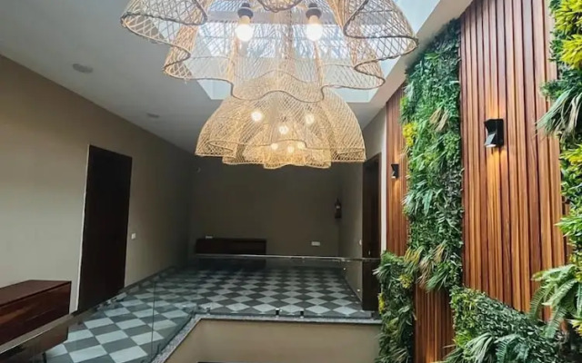 Royal Studio Golf Course Road