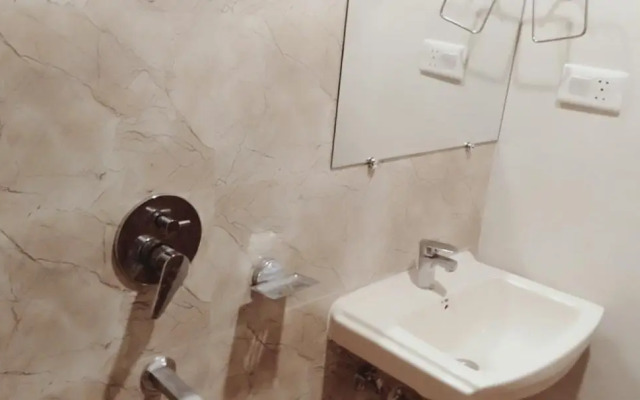 OYO 88430 Hotel Param Palace