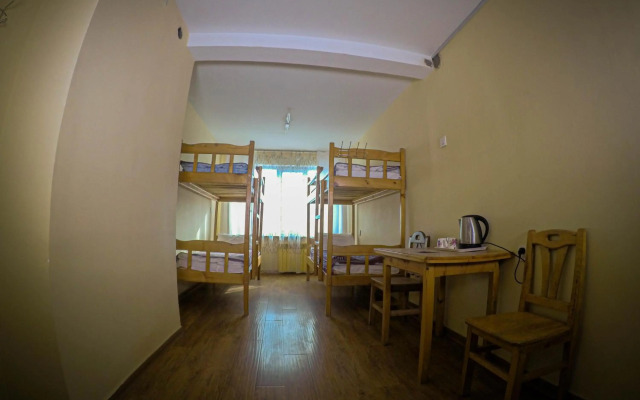 LG Tour & Hostel