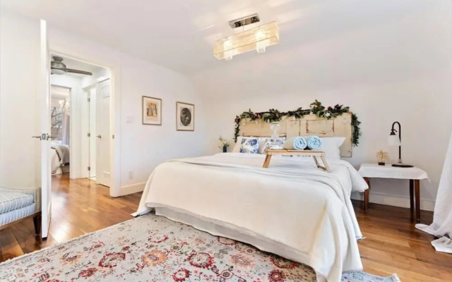 Spacious 2bdrm Home in Burlington