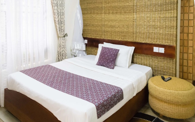 Tooro Fairway Hotel