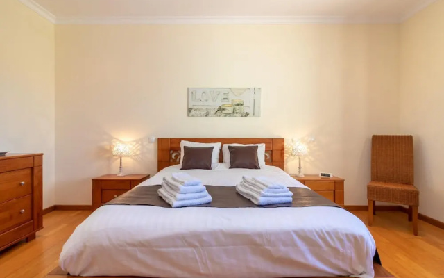 Luxury Villa in Albufeira With Heated Private Pool