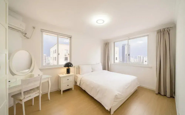 Tyms Xujiahui Premium 3BR 2BA APT