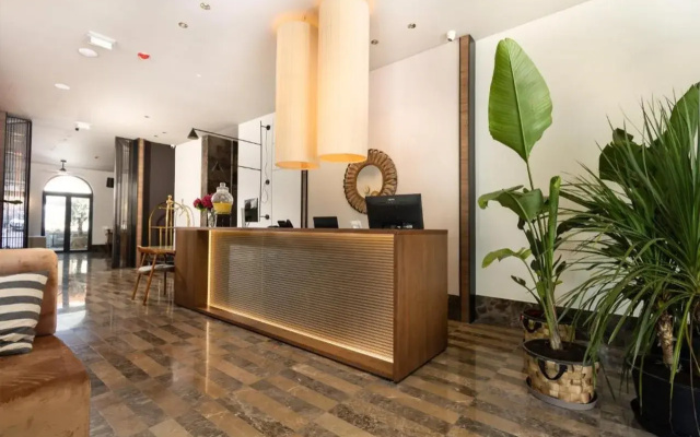 Infinity Hotel & More