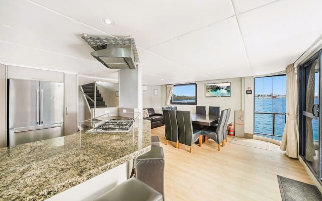 Coomera Houseboats