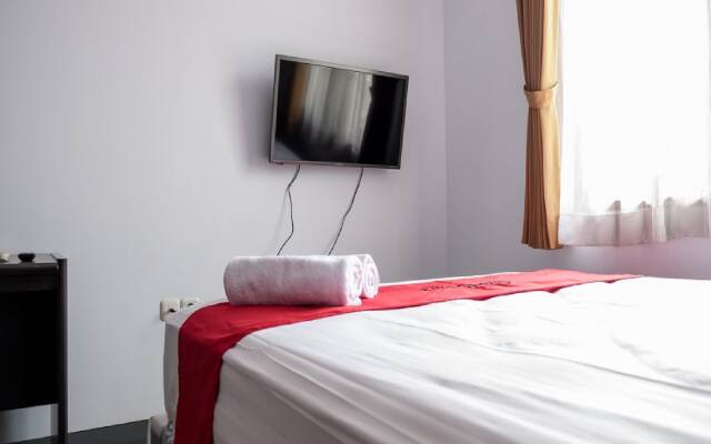 RedDoorz near Supermall Karawaci 2