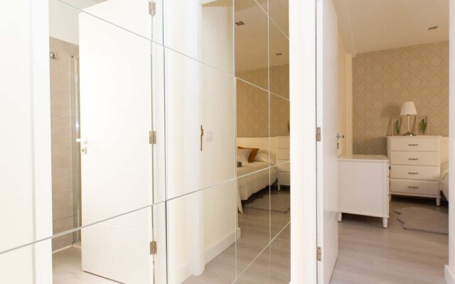 City Center Chic Apartment, Balcony