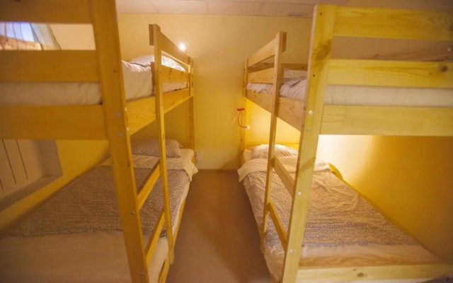 Tihaya Gavan' Hostel